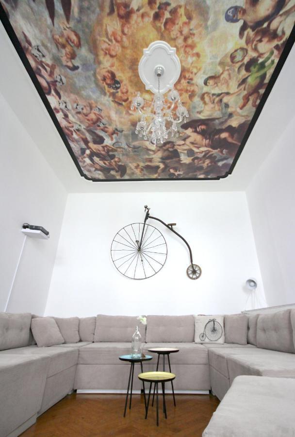 Appartement For The Bold, Chic And Open Minded